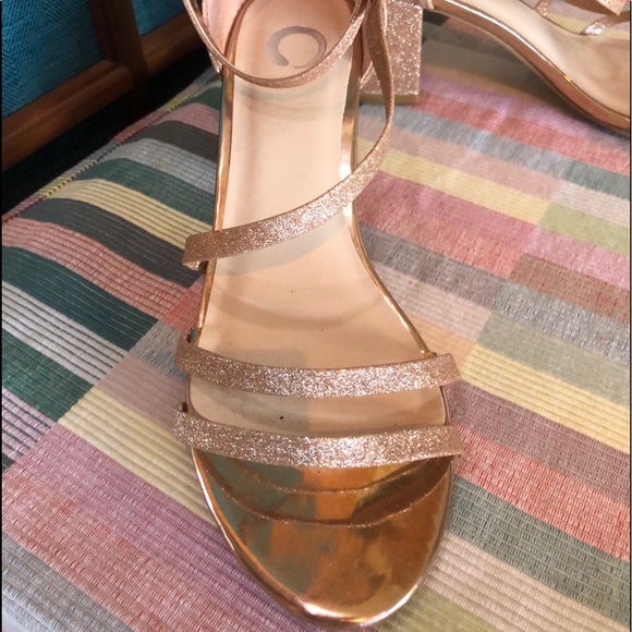 Size 9 rose gold heels - Picture 2 of 4